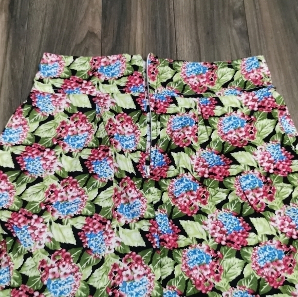 Floral Mini Pencil Cut Skirt - Picture 9 of 9